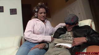 Велике скочне сисе и вожња Рамоном за милфа Јордан