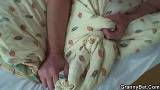 ���ಳೆಯ ಮಹಿಳೆ ಕಂದು ಕೂದಲಿನ ಸುಂದರಿ ಹದಿಹರೆಯದ ಸುಂದರಿ ಯುವಕ