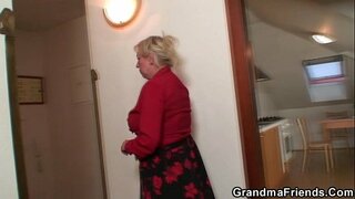 Văduvă bătrână serviciile două reparatorii