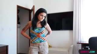 Ман сводная хоҳари танҳо перестанет приставать назди ман, то ки ман не, ман ба вай дар четвереньки ва трахну ин тугую чавкающую киску то оргазма - Kylie Foxxx