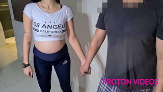 Mój przyjaciel, producent Brazukas doprowadził mnie w ciąży od Alicia Weller, aby zrobić test na kanapie bez prezerwatywy