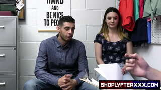 Nalika Kinsley Kane lan dheweke pacar sing kejiret nggunakake dicolong kertu kredit, mundhut nyegah subjek Kinsley kanggo pepek strip lan growong panelusuran.