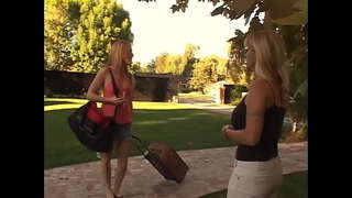 Drăguț tineri la colegiu fete care deține nimic înapoi - Anna, Cali, Erika Kiss, Holly Halston, Aniko, Nikoletta