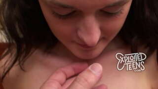 Pigtails bilan Teen uning birinchi porno bosh beradi