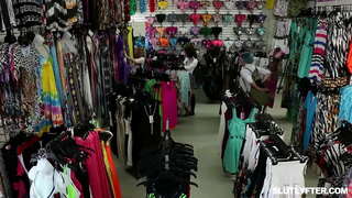 בלאָנדיע טין האַליי ספּאַדעס סאַקינג האָן און געטינג איר לאָך פאַקט וויילדלי בייַ דער זעלביקער צייַט