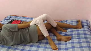 Chuo Cha Msichana Nasty Anapata Juu Ya Dick Katika Black Lingerie