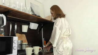 Толугу менен натуралдык Грудастая 40 жаштагы милфа - Март- Rise and Shine мастурбация