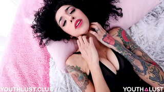 Великолепная мексиканка снимает свое первое порно видео Китция ИНТРО