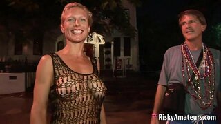 Nu sexy amateurs amuser un la rue