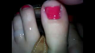 Thiếu mất một liếm chân và dép