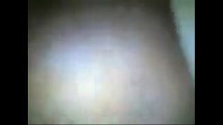 тонышы Эйприл брюнетка