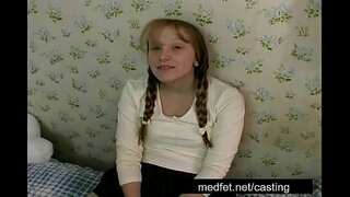 Χαριτωμένο Katie προσπαθεί για ένα πορνό ρόλο