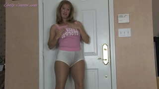 Perfektní zralá masturbuje