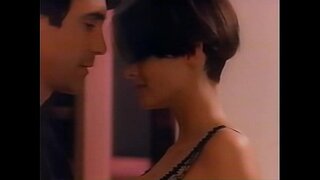 ���ෙන්ඩි හැමිල්ටන් ඉතා දුර්ලභ ලිංගික දර්ශන (ලකුණු)