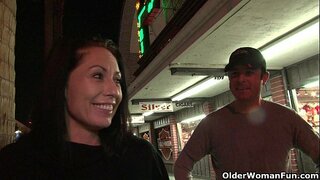 Vegas milf geneukt in het hotel