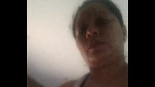 ̈�음을 해 카메라 앞에서