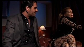 Ева Фальк хеле сахт дӯст медорад, ба даст гузошта