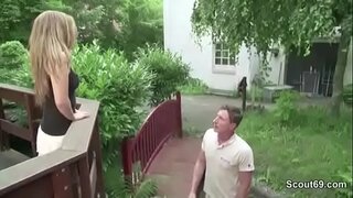 Gamay nga slim Tin-edyer giiyot pinaagi sa tag-iya tungod sa mga utang 