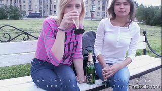 FirstBGG.com - Jane Fox &amp;amp; Bella Donna - Kolmikko Kaikki Luonnolliset Tytöt