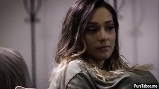 Яшүсмер-девственник трахается белән зур әгъзасы странных дуслар гаилә