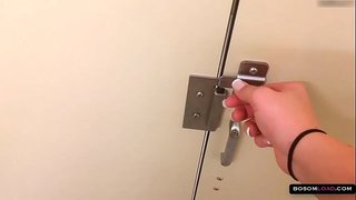 Mile high club brunette pussy byseddu &amp;amp; titw naturiol mawr