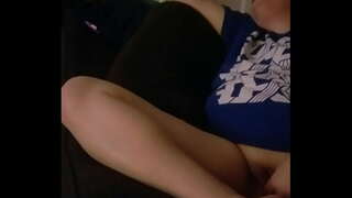 Abikaasa andmed abikaasa, mängides samal ajal kui tema on ruumi