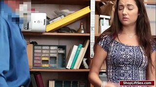 ایل پی افسر چاٹ لیا تھا اور آخر للی ایڈمز کے گیلے بلی میں doggystyle