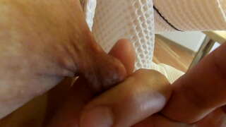 Kinky nipples Spanish lùbadh agus a tharraing agus a mheudachadh mar siùcar Hentai nipples