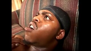 ̘�쁜 redhaired 초콜릿 아기 켈리 통치 기침이 양배추는 물에 그녀의 입은 후 방해 그녀의 털이 twat