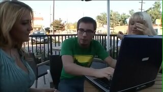 ���ோடி மோசமான கலைஞர்கள் அழைத்து ஈவ் லாரன்ஸ், Trina, மைக்கேல்ஸ் வேண்டும் பார்வையை