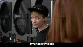 Enker Twat (VannaBardot) Snap Hir Klitoris Leckte Vun ENGEM MILF (SereneSiren)