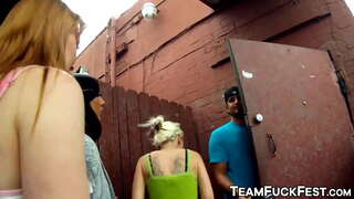 Tip excitat ajunge la naiba staruri porno