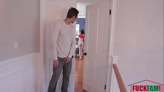 Phun Trên Chị&amp;#039;s Mặt - Harmony tự Hỏi