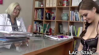 Прсата ГИЛЬФ доминира вруће млади красоткой