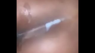 Lângă ușă, gata de a suge și dracu