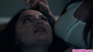 ���ານ busty ລົກໃບຫນ້ານັ່ງຍິງມັກແມ່ຄູ່ຮ່ວມ