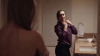 بہت شہوانی ، شہوت انگیز لڑکیوں سے ملنے کے بعد علیحدگی اور محبت دینے کے