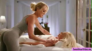 Милфа Брэнди Лав жардам берет киске өз Клиентки Лиры Лоус оргазмга жетүүгө