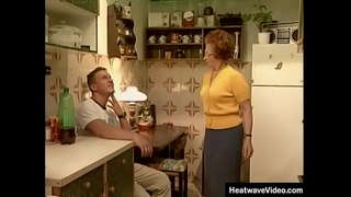 Babcia Didelis Nuotykius #1 - Susan - skirtumas tarp amžiaus grupių brandus redhead mama ir jos jaunas meilužis negali būti didesnis!