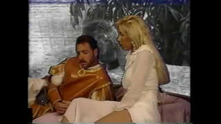 Тази руса курва Виктория Парис знае как да достави удоволствие на партньора си